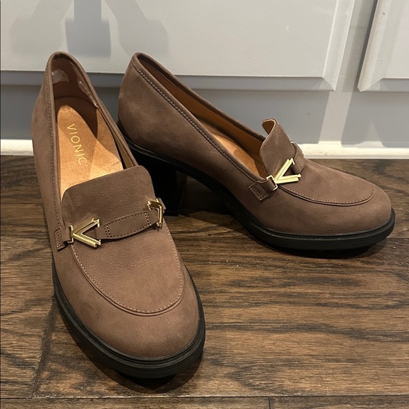 Vionic Taupe Loafers with Gold Details sz 10 - Picture 2 of 4